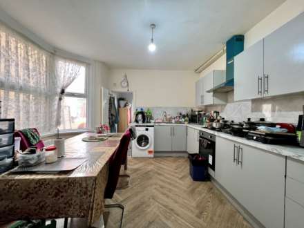 Barking Road, Plaistow, E13, Image 3