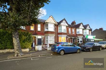 Hatherley Gardens, East Ham, E6 3HG, Image 1