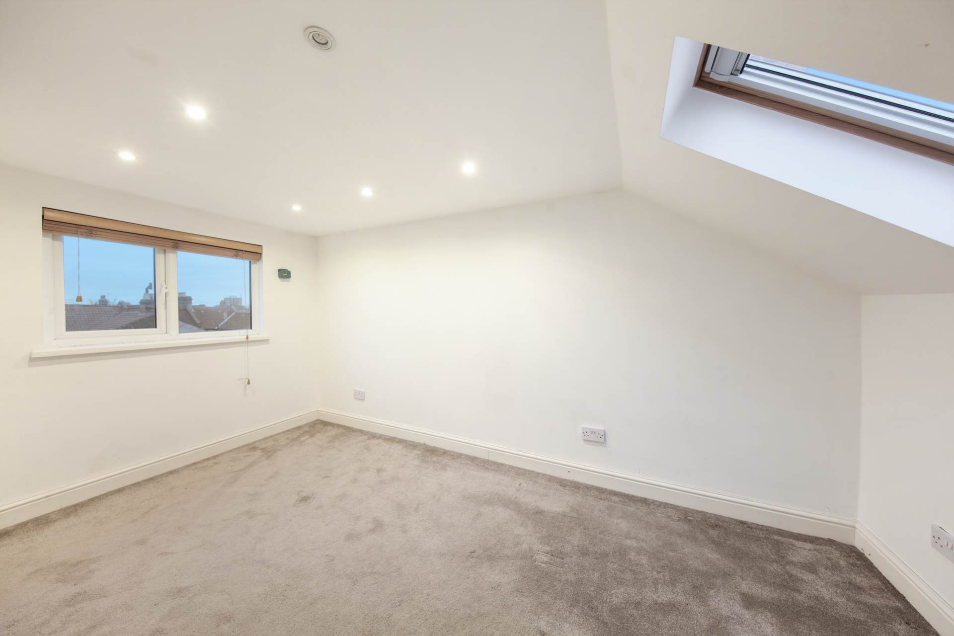 Fourth Avenue, Manor Park, E12 6DB, Image 15