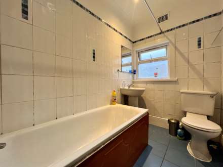 Kings Road, London, E11 1AT, Image 6