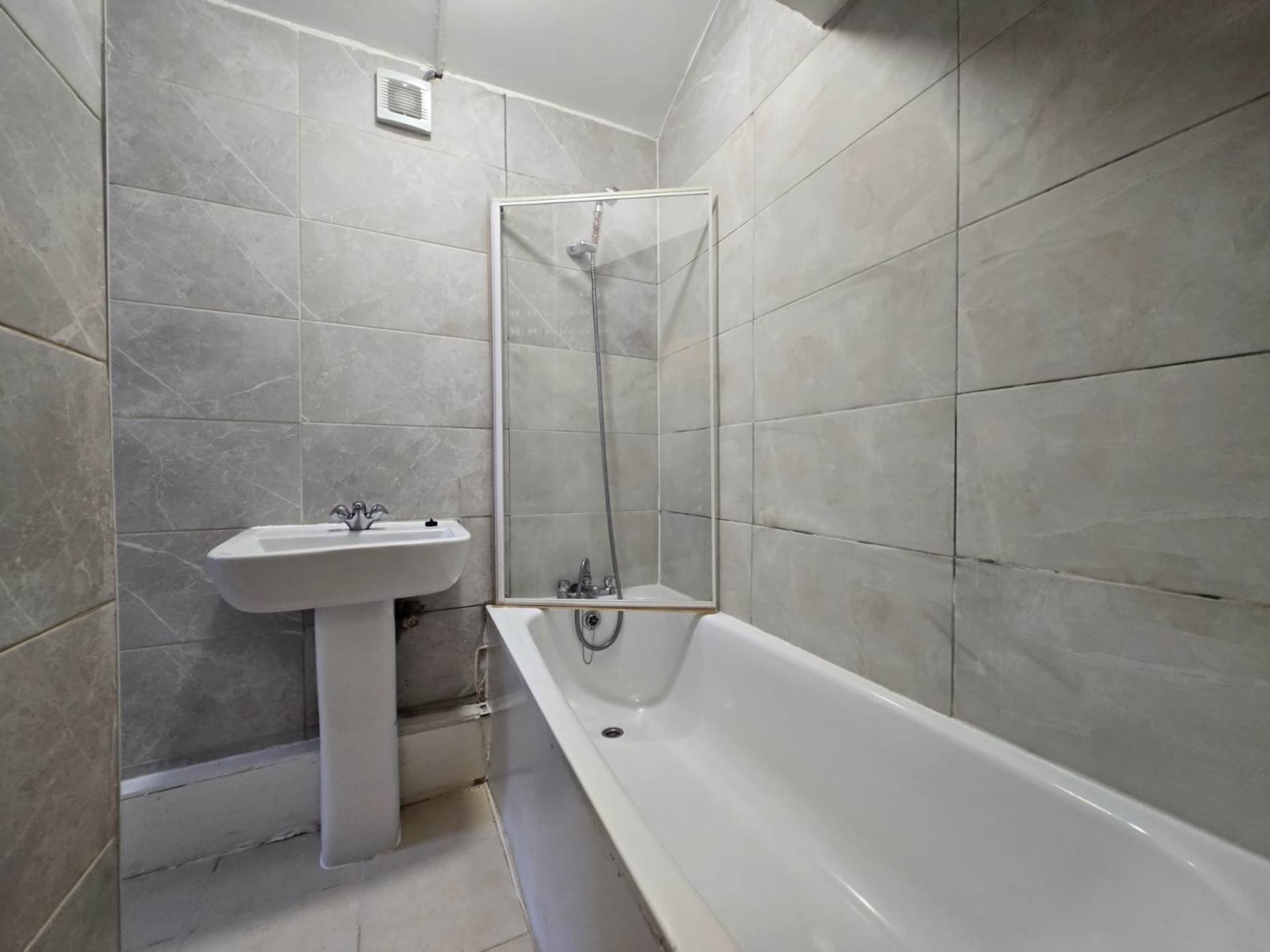 Saxon Road, East Ham, E6 3RZ, Image 8