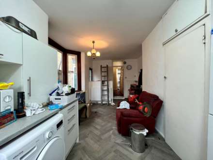 Woodhouse Grove, London, E12 6SR, Image 5