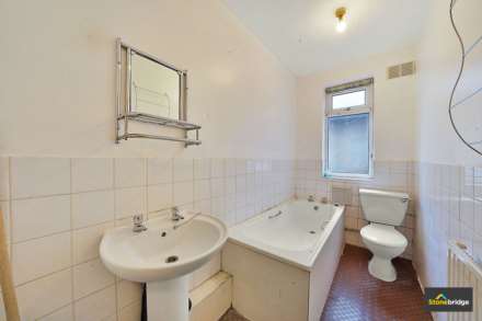 Landseer Avenue, London, E12, Image 8
