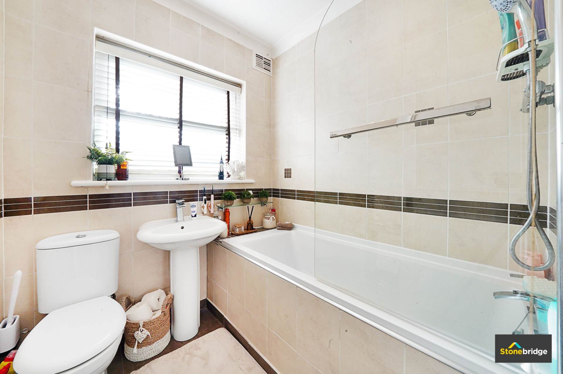Lonsdale Avenue, Eastham, E6, Image 11