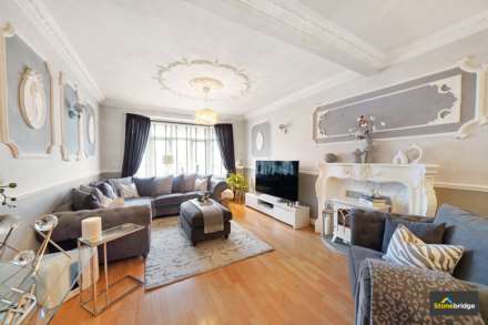 Lonsdale Avenue, Eastham, E6, Image 13