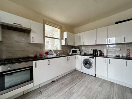 Barking Road, East Ham, E6 3BP, Image 11