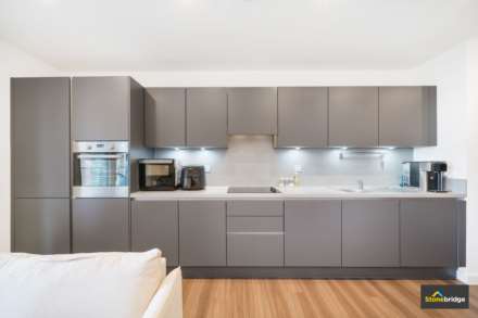 3 Bedroom Flat, Shipbuilding Way, London, E13 9GH