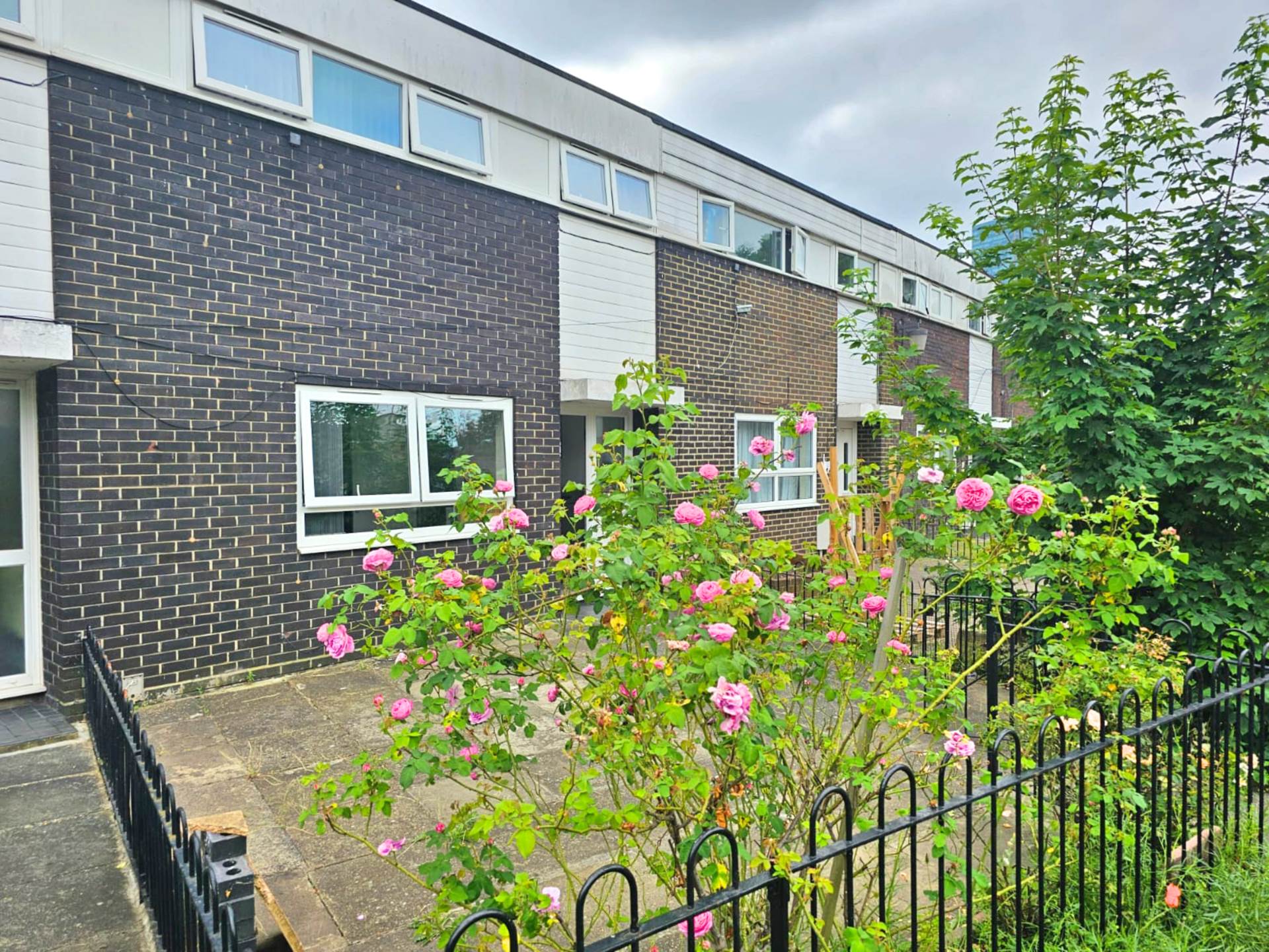 Warren Gardens, Stratford, E15, Image 12