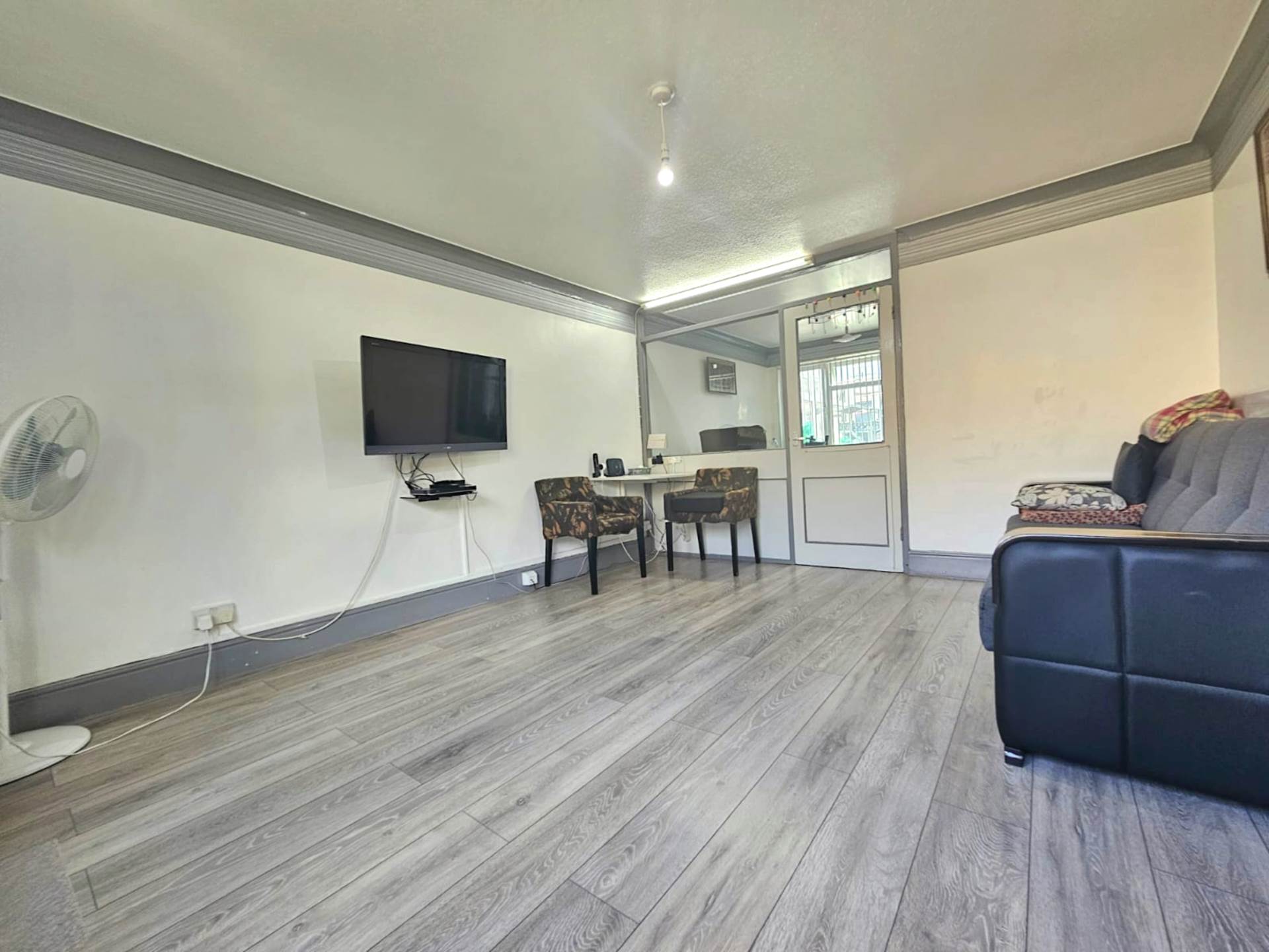 Warren Gardens, Stratford, E15, Image 4