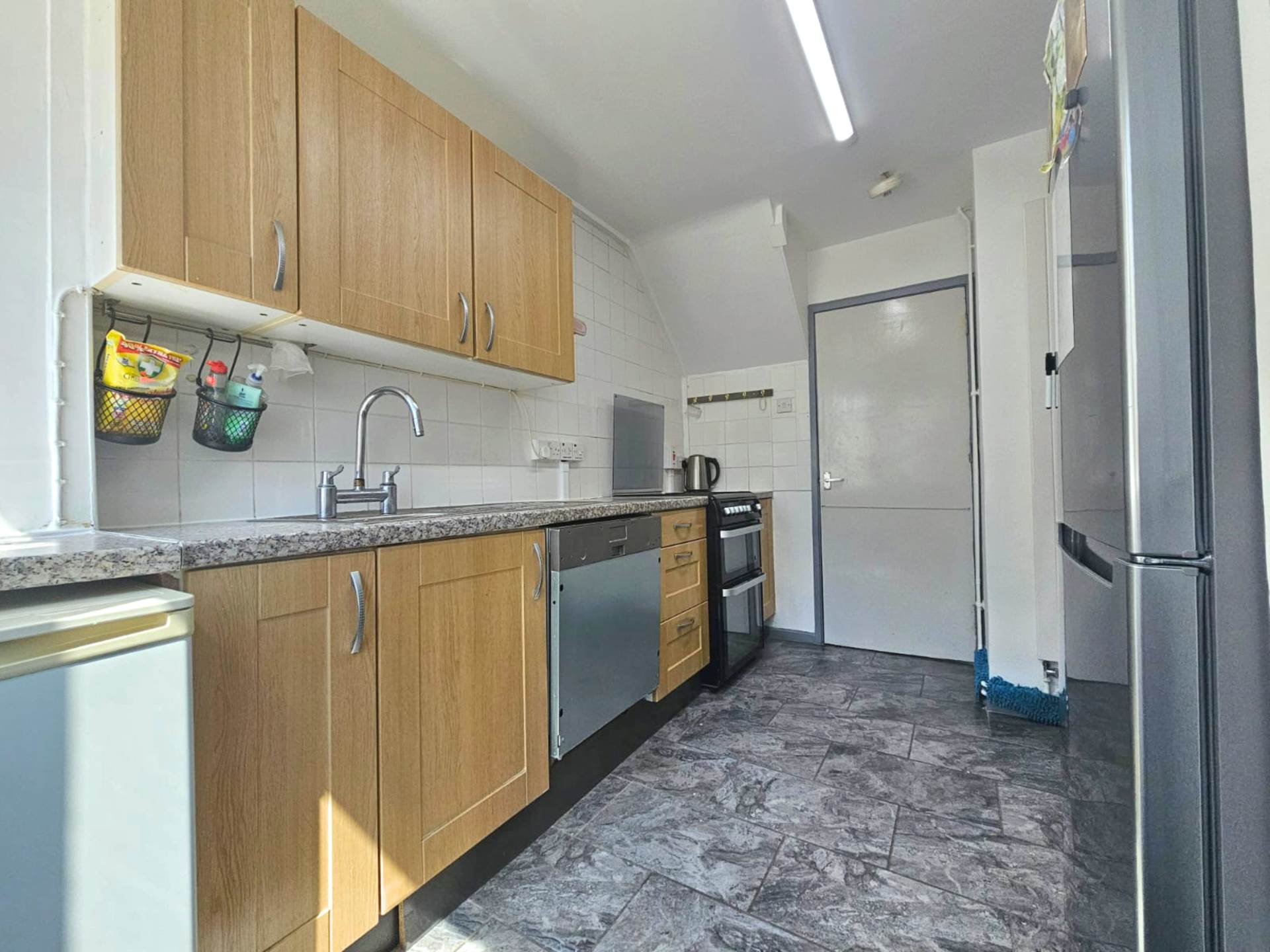 Warren Gardens, Stratford, E15, Image 6