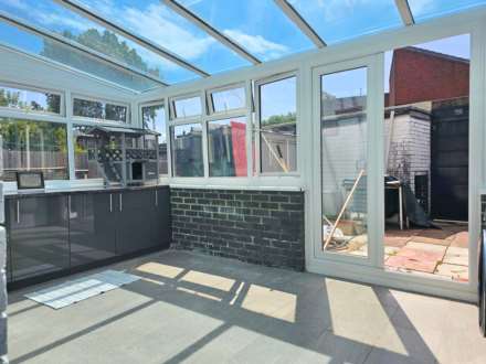 Warren Gardens, Stratford, E15, Image 10