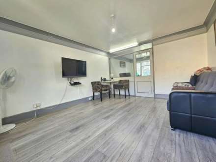 Warren Gardens, Stratford, E15, Image 4