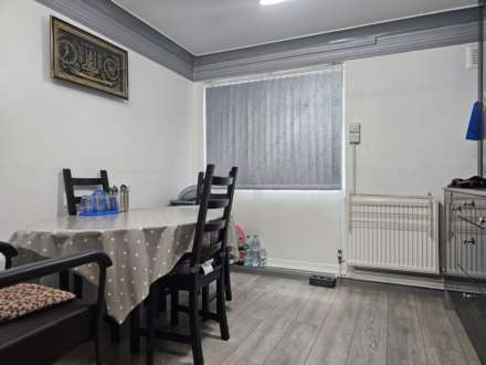 Warren Gardens, Stratford, E15, Image 5