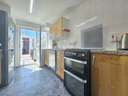 Warren Gardens, Stratford, E15, Image 7