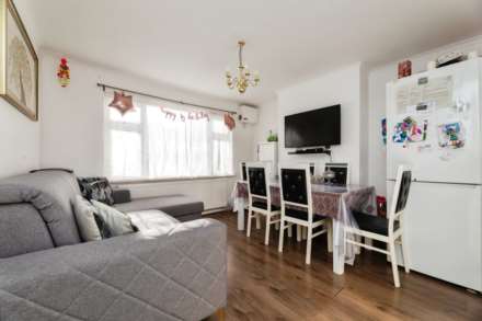 2 Bedroom Maisonette, Windsor Road, London, E7