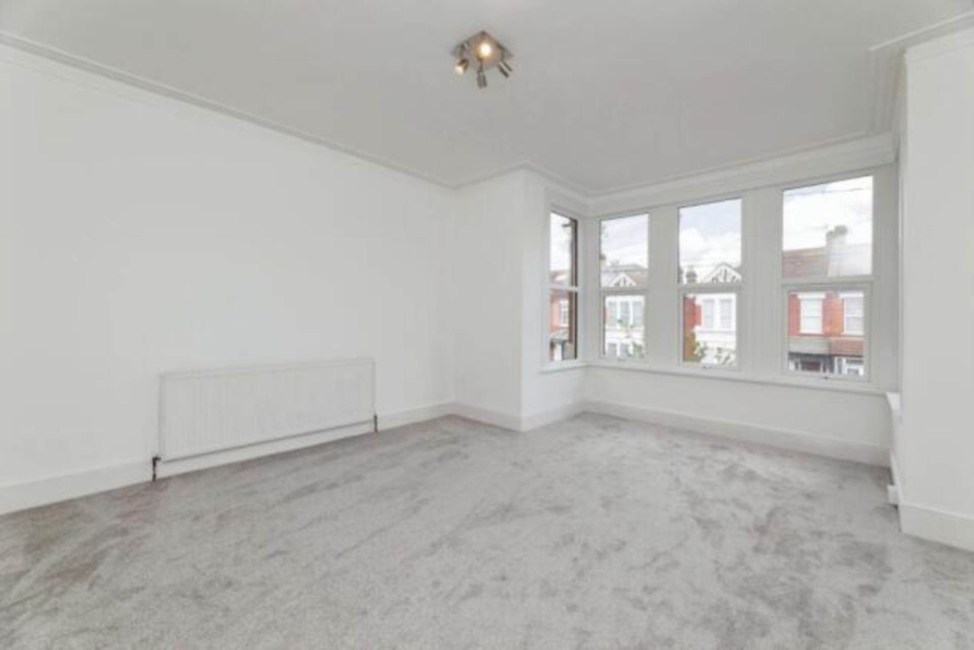 Warwick Gardens, Ilford, IG1 4LE, Image 3