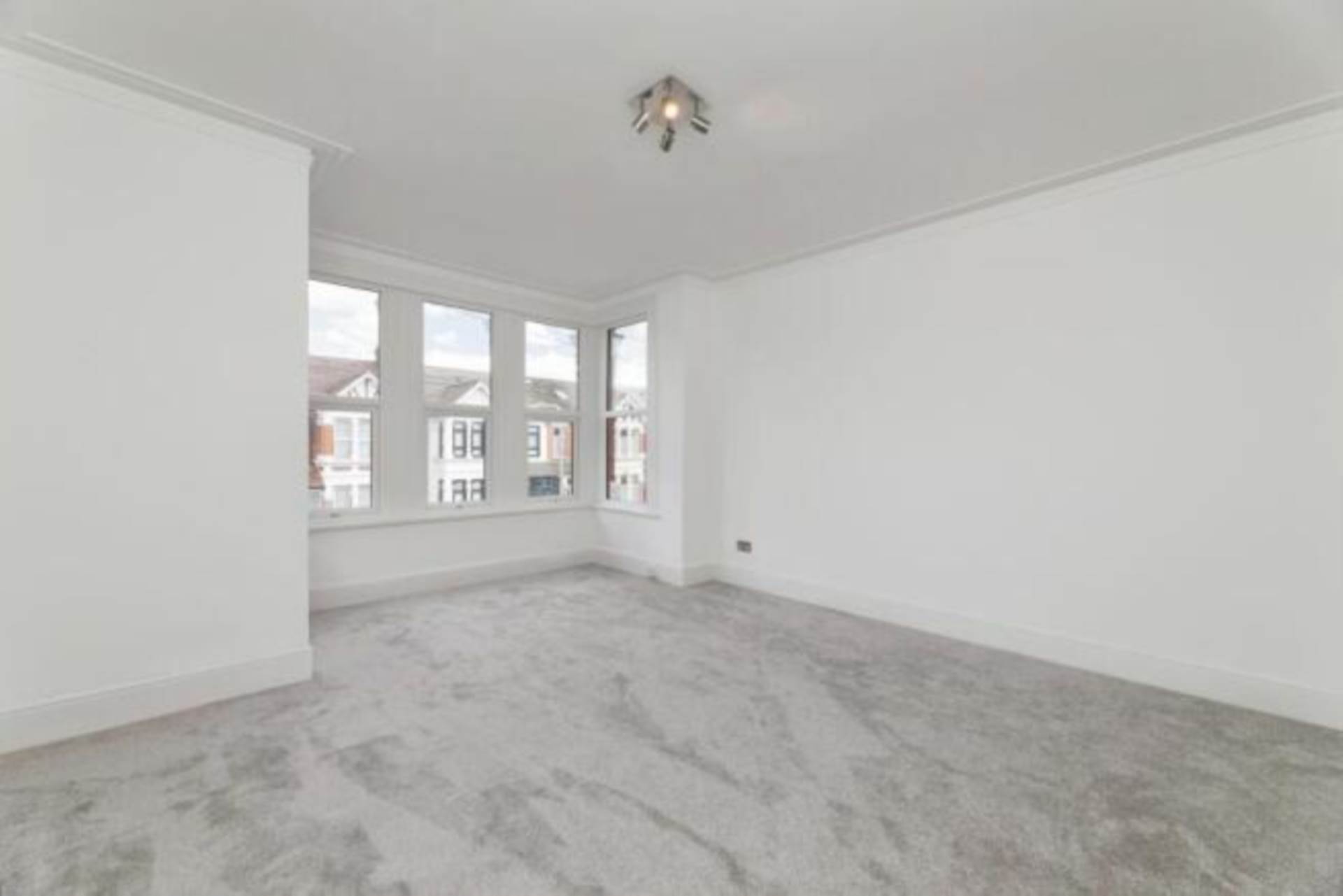 Warwick Gardens, Ilford, IG1 4LE, Image 4