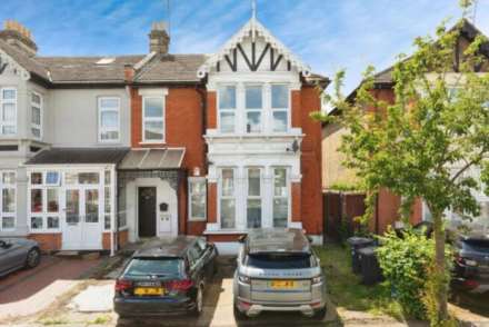 2 Bedroom Flat, Warwick Gardens, Ilford, IG1 4LE
