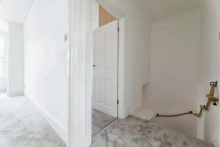 Warwick Gardens, Ilford, IG1 4LE, Image 10
