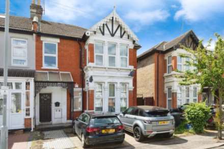 Warwick Gardens, Ilford, IG1 4LE, Image 13