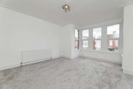 Warwick Gardens, Ilford, IG1 4LE, Image 3