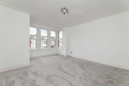 Warwick Gardens, Ilford, IG1 4LE, Image 4