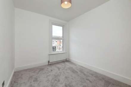Warwick Gardens, Ilford, IG1 4LE, Image 7