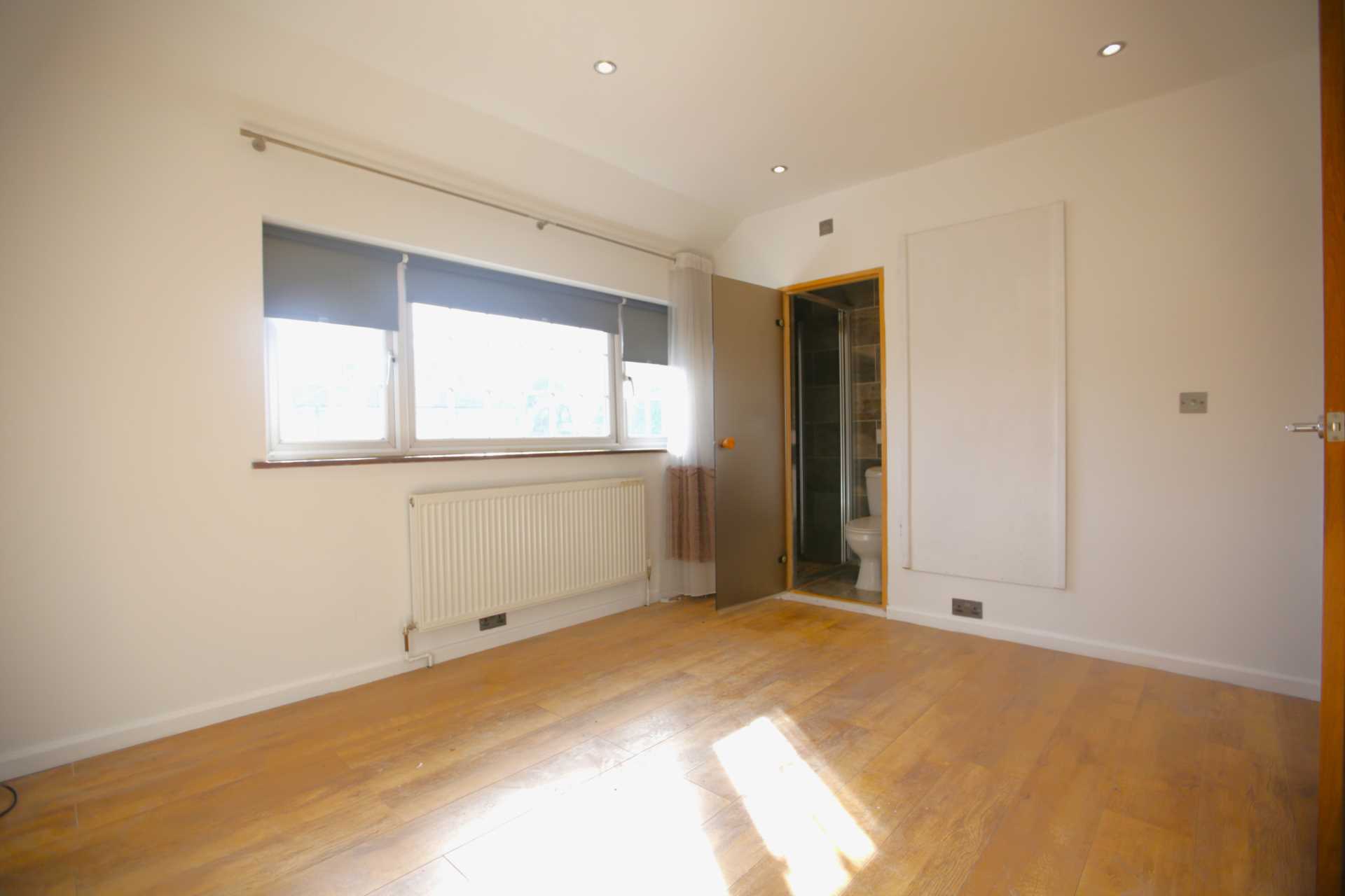Oval Road North, Dagenham, RM10 9ER, Image 6