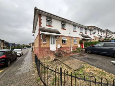 Cowleaze, Beckton, E6 6WX, Image 1