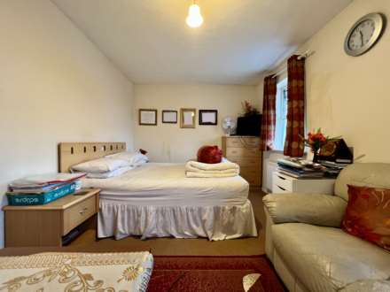Cowleaze, Beckton, E6 6WX, Image 6