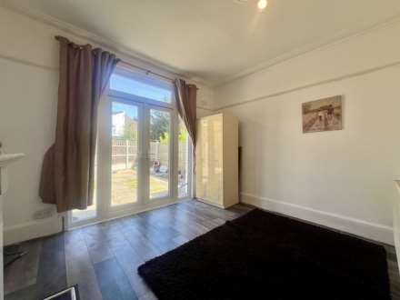 2 Bedroom Flat, Kings Road, London, E11 1AT