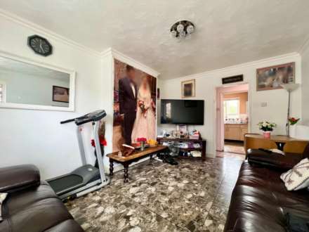 Harcourt Avenue, London, E12, Image 4