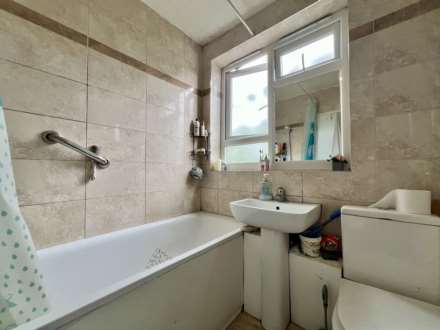 Harcourt Avenue, London, E12, Image 6