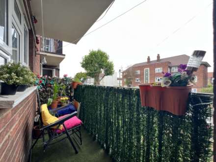 Harcourt Avenue, London, E12, Image 9