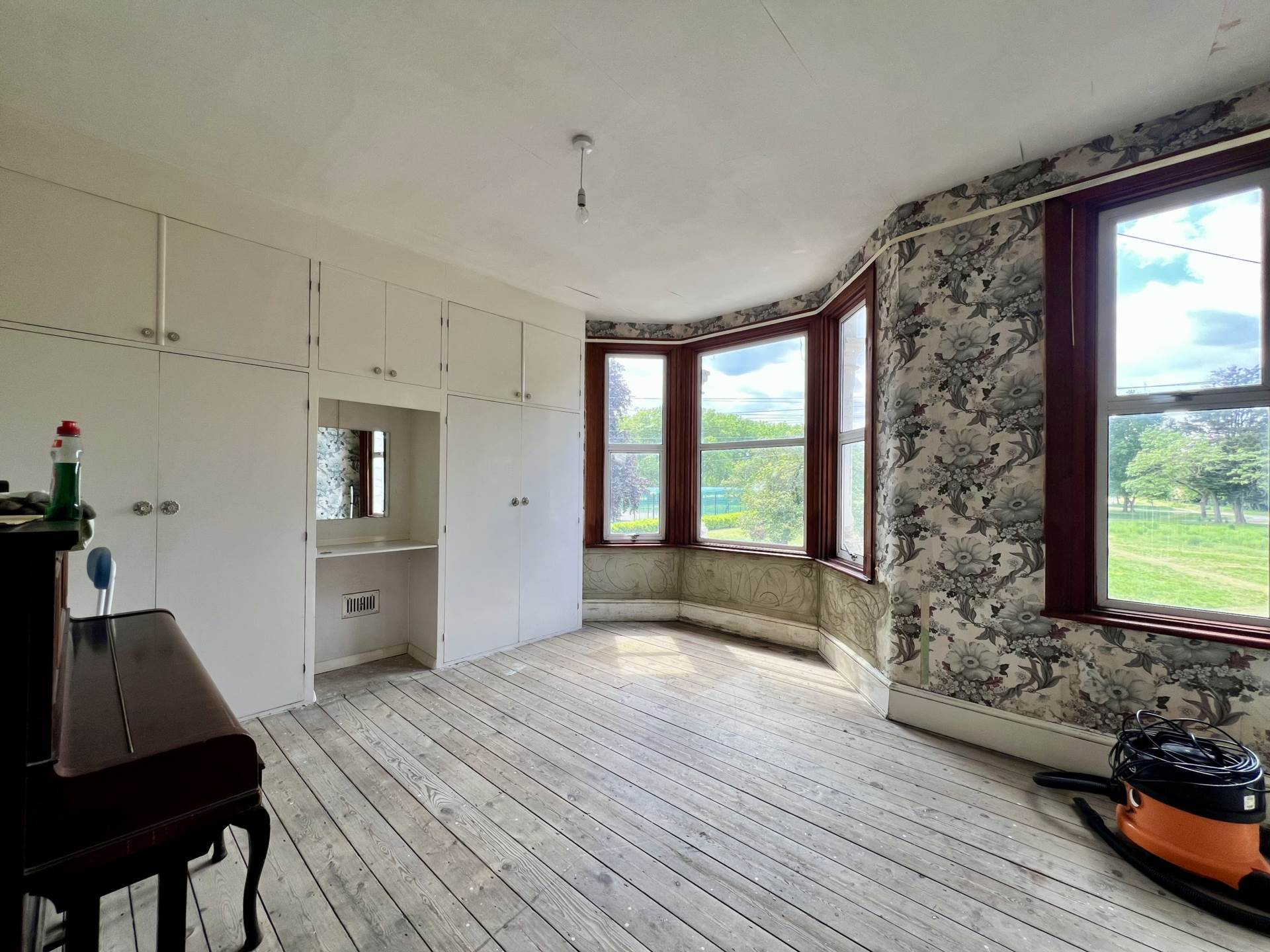 Woodhouse Grove, Manor Park, E12 6SR, Image 1