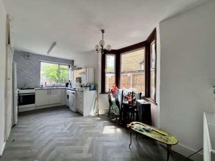 Woodhouse Grove, Manor Park, E12 6SR, Image 6