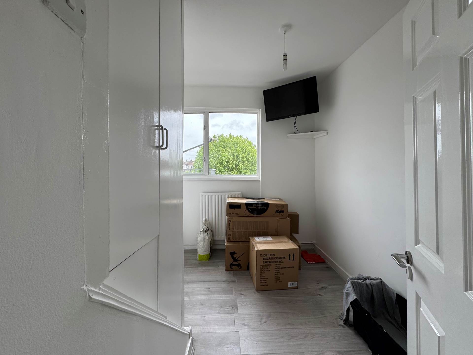 Beale Close, Palmers Green, N13, Image 7