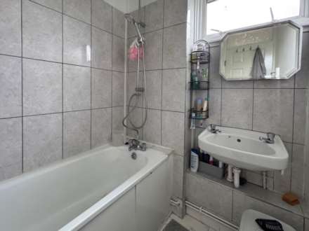 Beale Close, Palmers Green, N13, Image 8