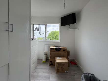 Beale Close, Palmers Green, N13, Image 9