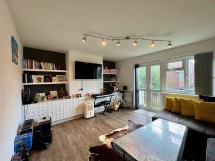 2 Bedroom Flat, Brading Crescent, London, E11