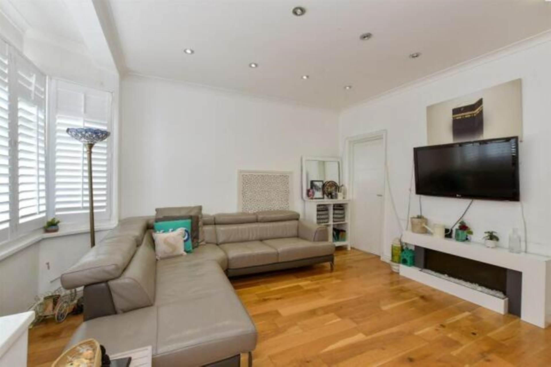 Chase Lane, Barkingside, IG6 1BH, Image 2