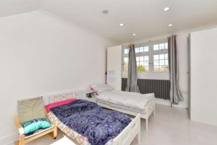 Chase Lane, Barkingside, IG6 1BH, Image 8