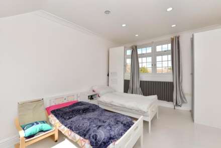 Chase Lane, Barkingside, IG6 1BH, Image 7
