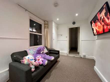 Michigan Avenue, London, E12 5JD, Image 3