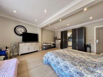 Donald Road, Romford, RM6 5EB, Image 19