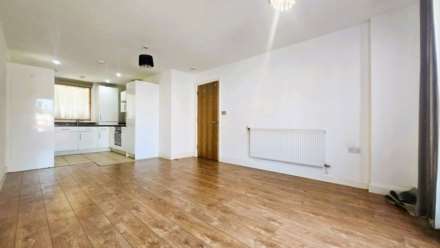 Plashet Grove, East Ham, E6 1BX, Image 4