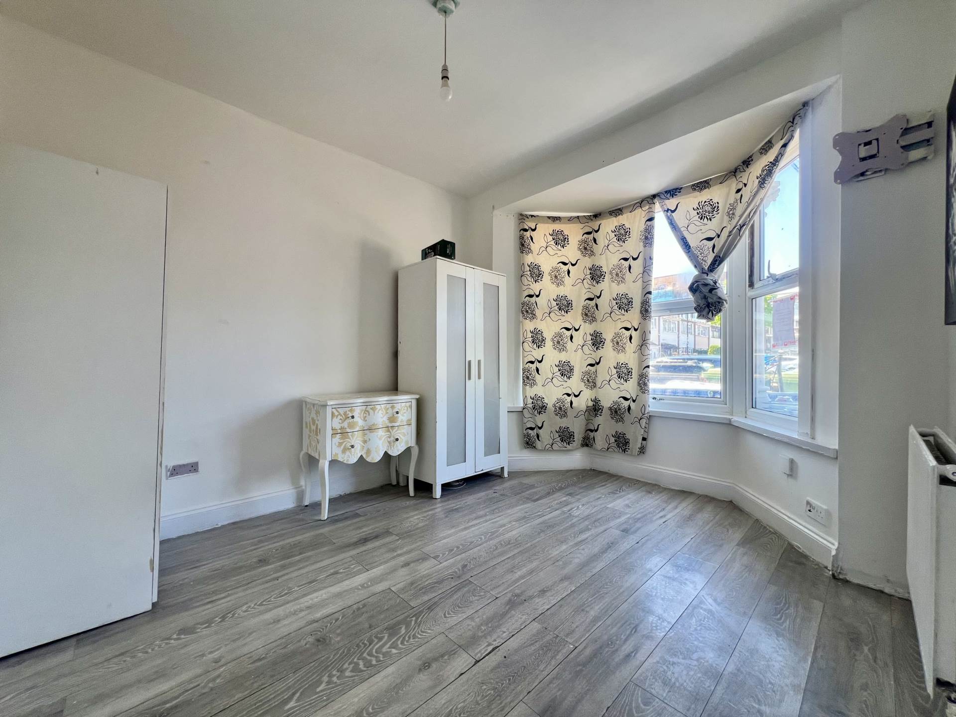 Nine Acres Close, London, E12 6AU, Image 3