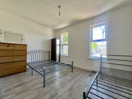 Nine Acres Close, London, E12 6AU, Image 11