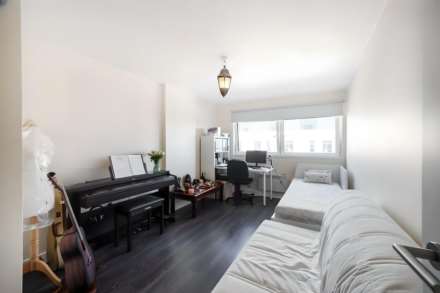 Gallions Road, London, E16, Image 3