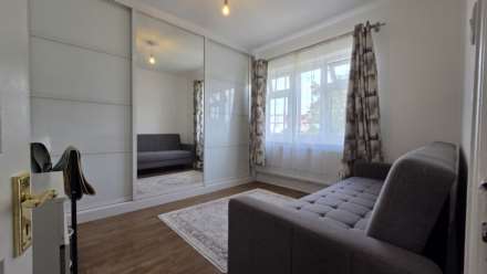 Gorseway, Rush Green, RM7 0SH, Image 8